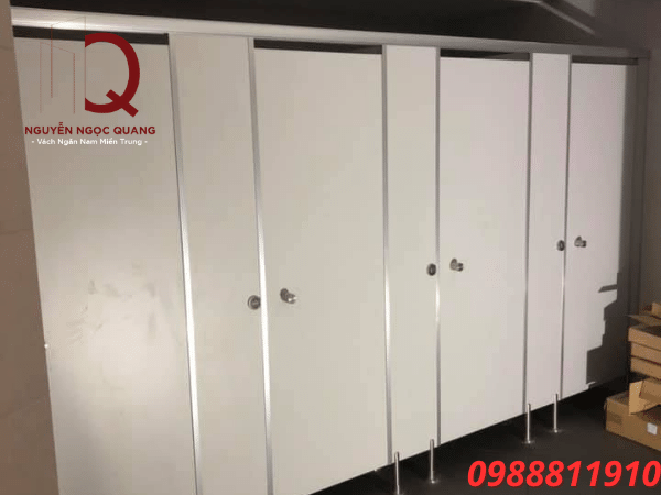vách ngăn vệ sinh cho trường học