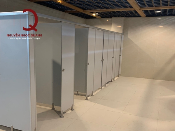 cung cấp vách ngăn vệ sinh cho khu công nghiệp