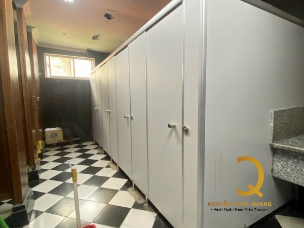 tấm vách ngăn phòng vệ sinh