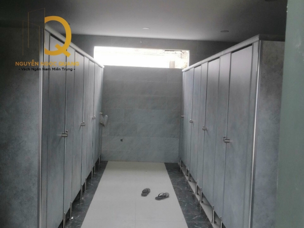tấm vách ngăn compact làm phòng vệ sinh