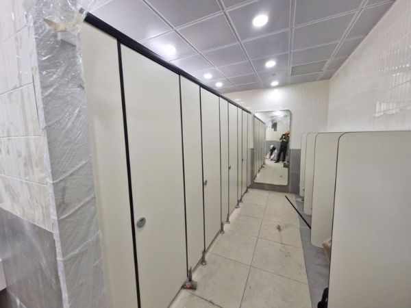 VÁCH NGĂN COMPACT ĐÀ NẴNG – GIẢI PHÁP HIỆN ĐẠI CHO NHÀ VỆ SINH SANG TRỌNG